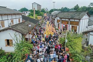 镜报：菲利普斯愿意被外租至西汉姆，球员渴望有更多的上场时间